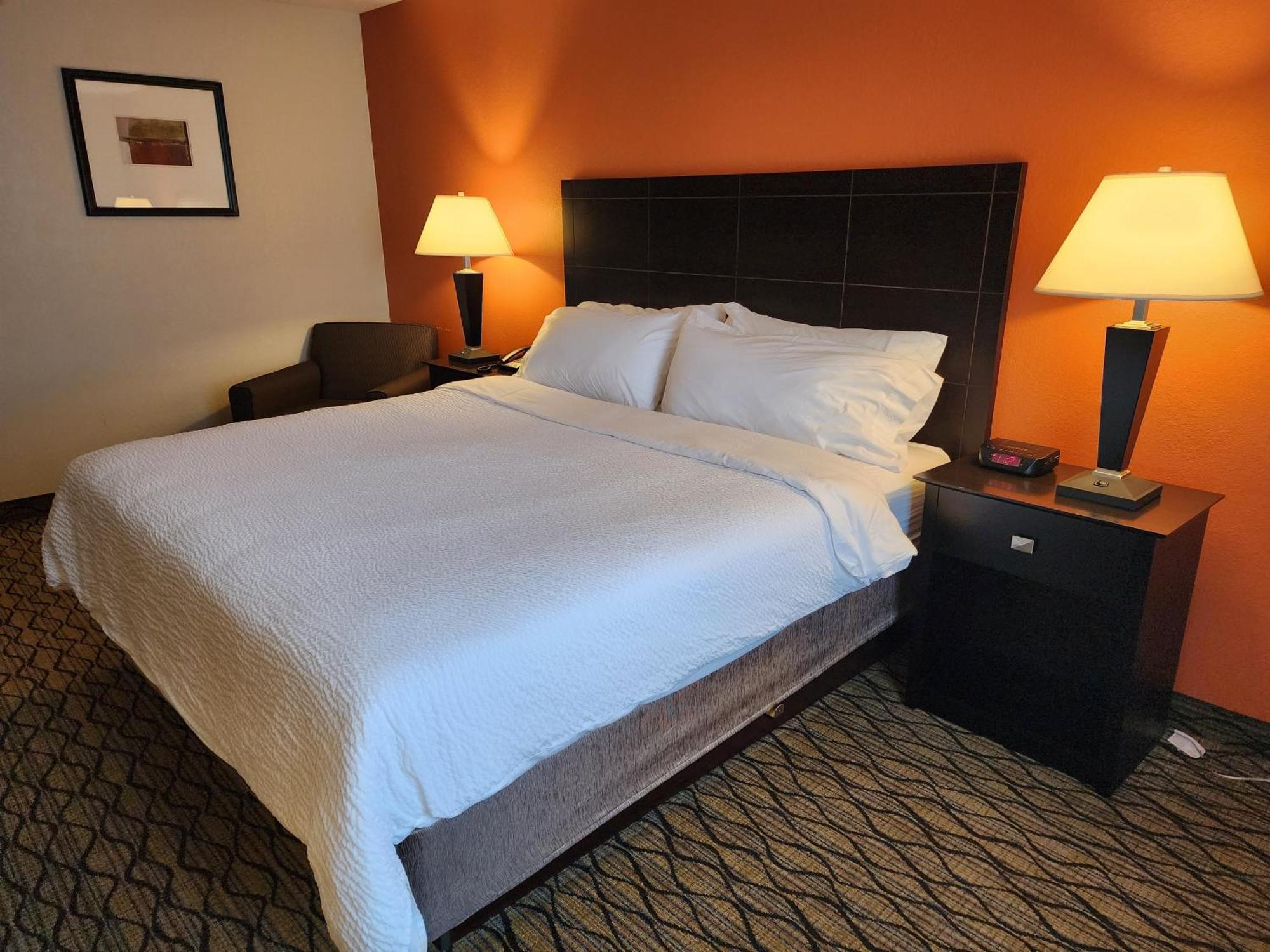 Holiday Inn Express Hotel & Suites Cadillac By Ihg מראה חיצוני תמונה