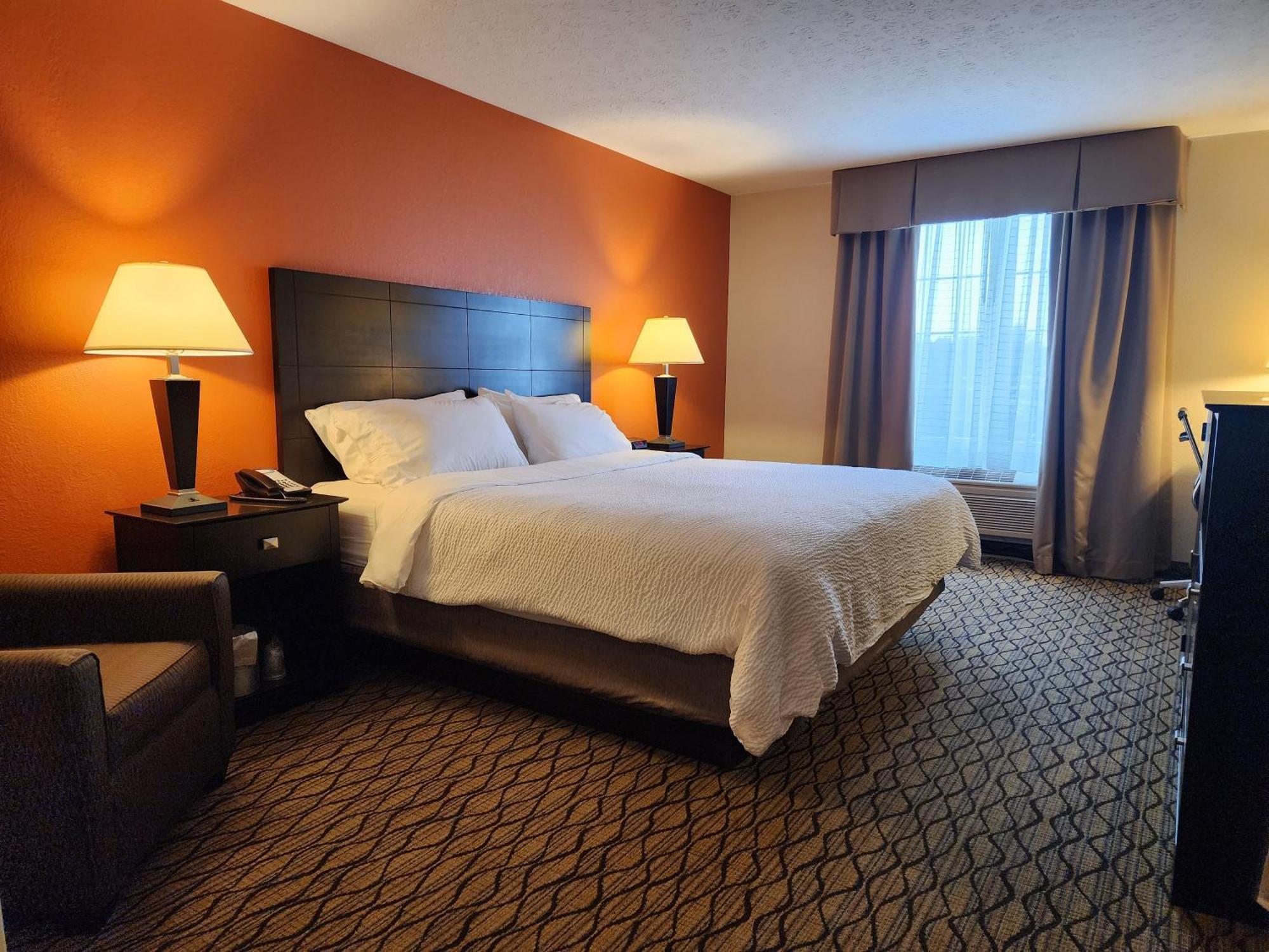 Holiday Inn Express Hotel & Suites Cadillac By Ihg מראה חיצוני תמונה