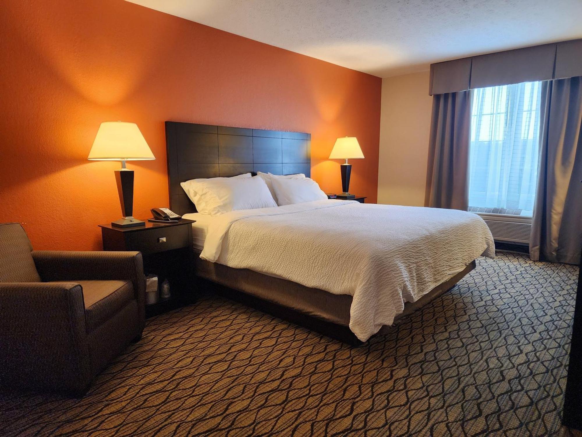 Holiday Inn Express Hotel & Suites Cadillac By Ihg מראה חיצוני תמונה