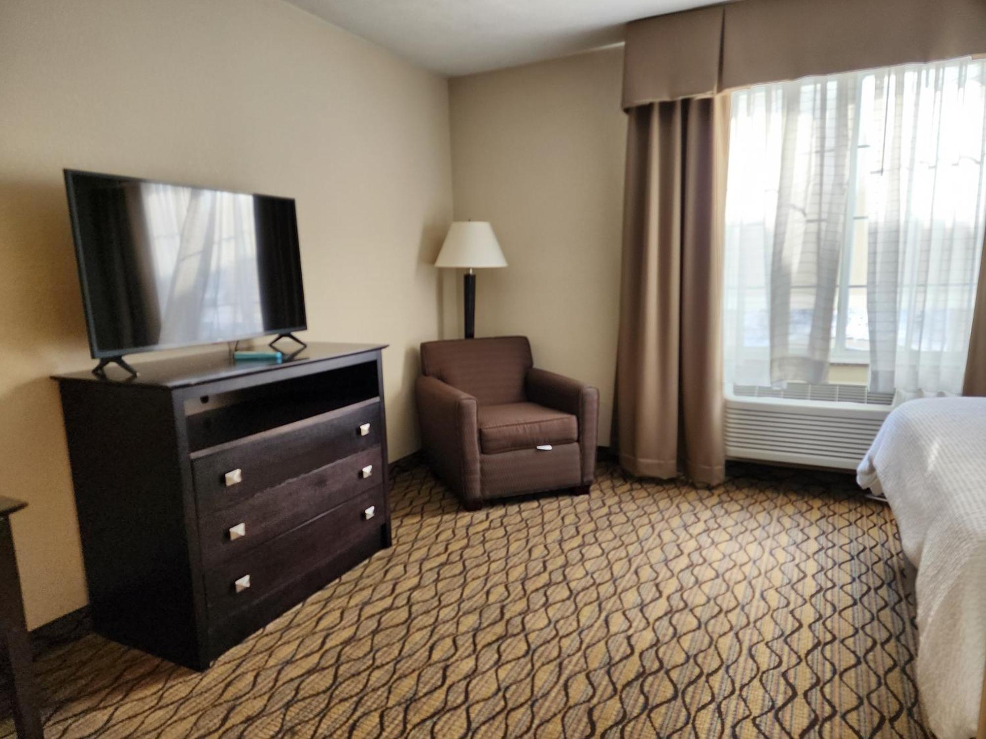 Holiday Inn Express Hotel & Suites Cadillac By Ihg מראה חיצוני תמונה