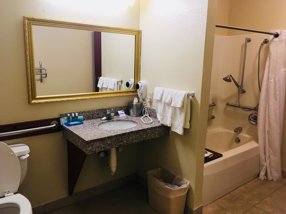 Holiday Inn Express Hotel & Suites Cadillac By Ihg מראה חיצוני תמונה